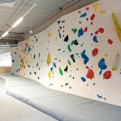 Lezecká stena Spot - poschodie | boulderspot.sk